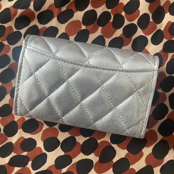 Chanel Metallic Silver Lambskin Card Wallet - Picture 4 of 15